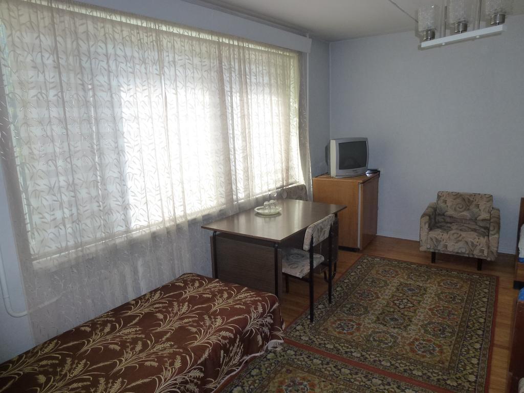 Hotell Paeaesuke Jõhvi Rum bild